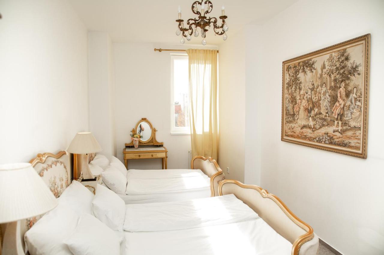 プラハBank Invest Apartmens - Old Townアパートメント エクステリア 写真